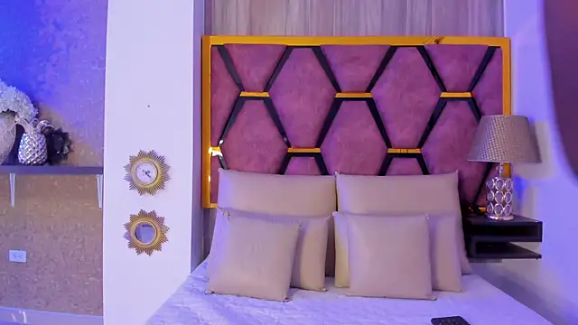 Snapshot of BritneyWalkers chatting on November 23, 2025, 12:15 pm BritneyWalkers online show from November 23, 2025, 12:15 pm