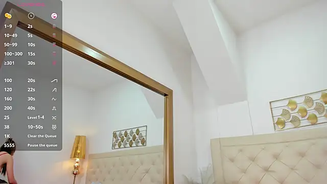 lucia lorenz online show from March 26, 2026, 11:30 am