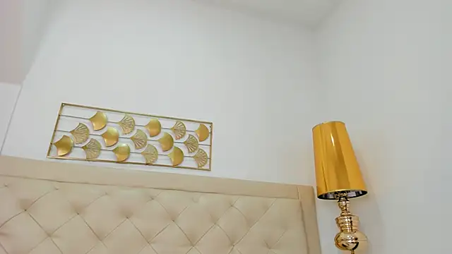 lucia lorenz online show from February 3, 2026, 11:26 am