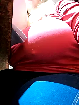 Snapshot of JennyInVegas chatting on October 21, 2025, 2:27 pm JennyInVegas online show from October 21, 2025, 2:27 pm