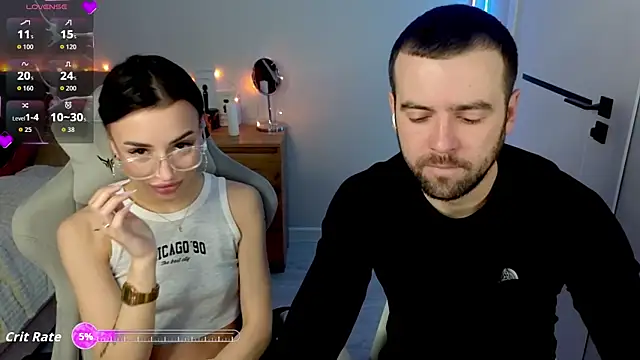 Snapshot of AdeleLaCr0ix chatting on November 28, 2025, 1:28 am AdeleLaCr0ix online show from November 28, 2025, 1:28 am