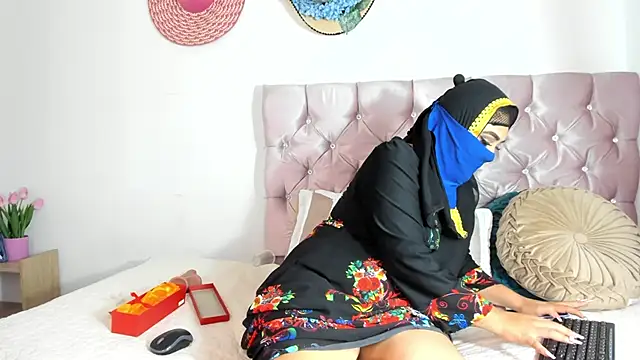 Snapshot of Inaya_Khalifa chatting on November 23, 2025, 4:22 am Inaya Khalifa online show from November 23, 2025, 4:22 am