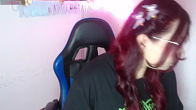 Snapshot of littlee_red chatting on November 25, 2025, 9:04 pm littlee red online show from November 25, 2025, 9:04 pm