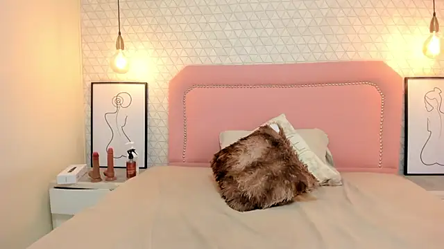 TAYLORMEYER1 online show from November 6, 2025, 3:43 am