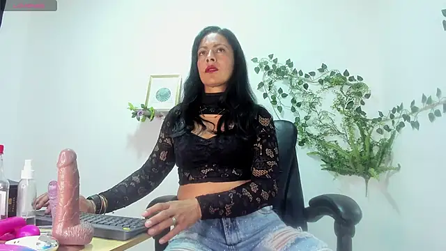 Snapshot of canelaa___ chatting on November 3, 2025, 3:15 pm canelaa online show from November 3, 2025, 3:15 pm