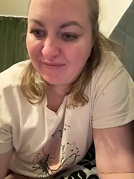 Snapshot of Amelia-Diamond chatting on November 22, 2025, 2:16 pm Amelia-Diamond online show from November 22, 2025, 2:16 pm