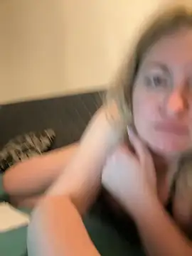 Snapshot of Amelia-Diamond chatting on November 30, 2025, 11:27 pm Amelia-Diamond online show from November 30, 2025, 11:27 pm