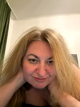 Snapshot of Amelia-Diamond chatting on November 26, 2025, 9:59 pm Amelia-Diamond online show from November 26, 2025, 9:59 pm