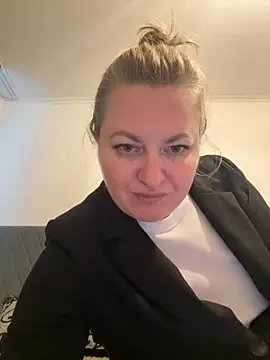 Snapshot of Amelia-Diamond chatting on November 24, 2025, 11:43 am Amelia-Diamond online show from November 24, 2025, 11:43 am