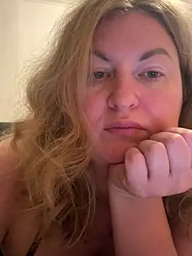 Snapshot of Amelia-Diamond chatting on November 23, 2025, 11:37 pm Amelia-Diamond online show from November 23, 2025, 11:37 pm