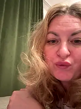 Snapshot of Amelia-Diamond chatting on November 21, 2025, 11:26 pm Amelia-Diamond online show from November 21, 2025, 11:26 pm