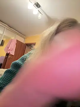 Snapshot of Amelia-Diamond chatting on November 28, 2025, 8:31 pm Amelia-Diamond online show from November 28, 2025, 8:31 pm