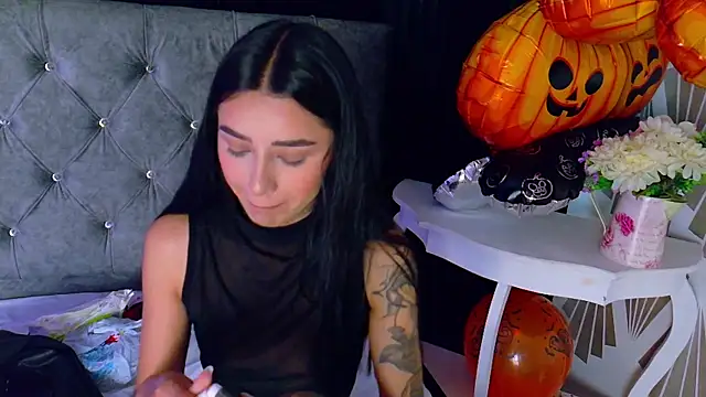 Scarlett Keller online show from October 29, 2025, 12:59 pm