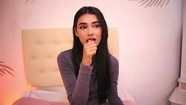 Scarlett Keller online show from November 3, 2025, 7:50 pm