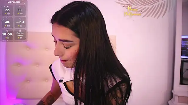 Scarlett Keller online show from November 4, 2025, 7:39 pm