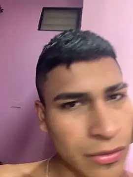 Emiliano Reyes online show from May 9, 2026, 2:15 am