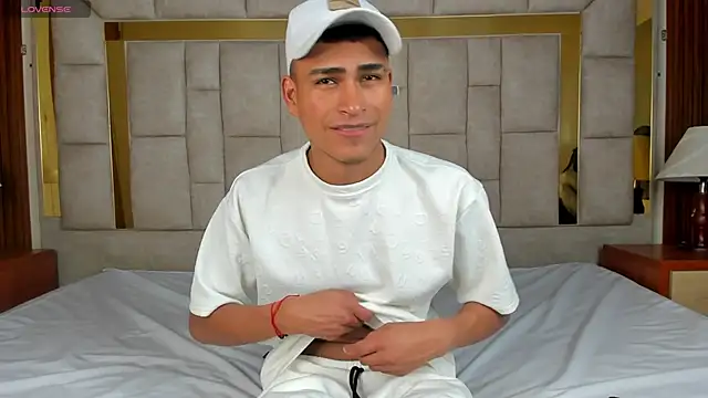 Emiliano Reyes online show from November 13, 2025, 2:37 am