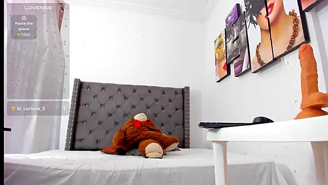 Snapshot of roxy_rebel chatting on September 26, 2025, 1:40 pm roxy rebel online show from September 26, 2025, 1:40 pm