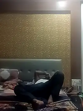 RNlov online show from November 12, 2025, 12:48 am