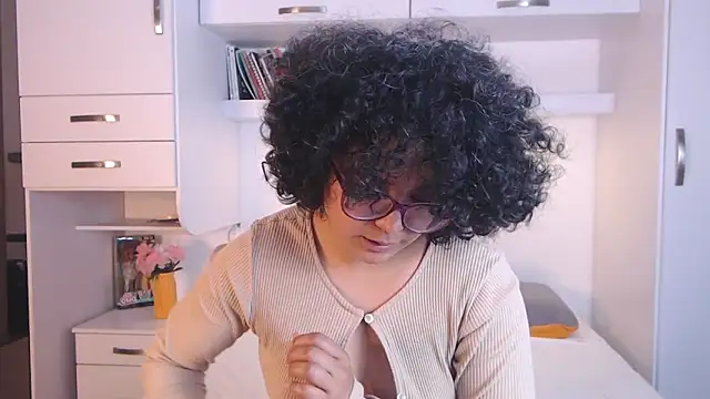 MartiRuis10 online show from November 7, 2025, 9:30 pm