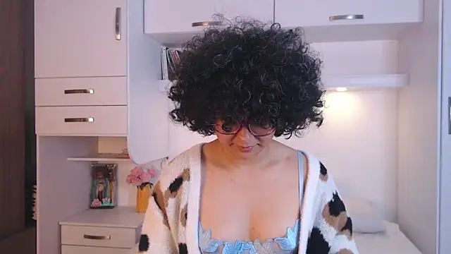 MartiRuis10 online show from December 13, 2025, 8:04 pm