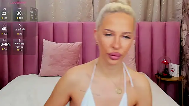 Snapshot of KailaCrystall chatting on November 6, 2025, 1:53 am KailaCrystall online show from November 6, 2025, 1:53 am