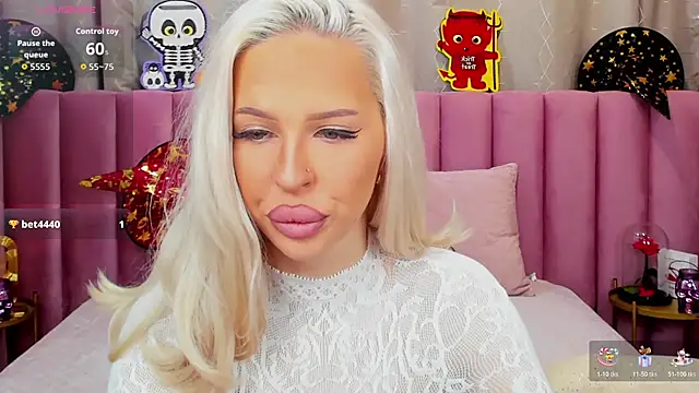 Snapshot of KailaCrystall chatting on November 2, 2025, 1:32 am KailaCrystall online show from November 2, 2025, 1:32 am