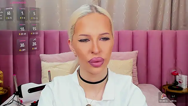 Snapshot of KailaCrystall chatting on November 12, 2025, 1:43 am KailaCrystall online show from November 12, 2025, 1:43 am