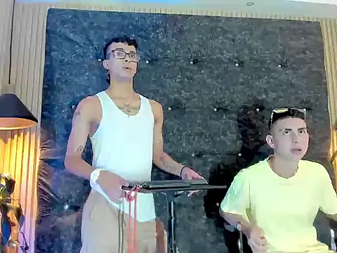 the fenix boy online show from October 23, 2025, 8:07 pm