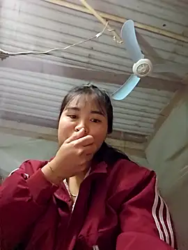 Squirrel-Pear online show from November 20, 2025, 9:15 pm