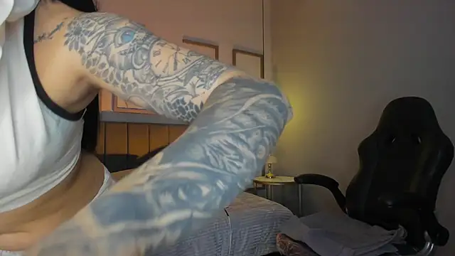 Snapshot of Nahome_Kuperth chatting on October 24, 2025, 4:00 am Nahome Kuperth online show from October 24, 2025, 4:00 am