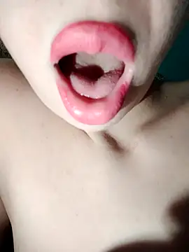 Snapshot of Loveyoudearxq chatting on November 22, 2025, 11:42 am Loveyoudearxq online show from November 22, 2025, 11:42 am