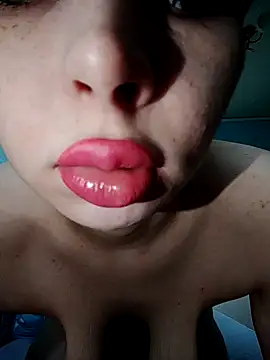 Snapshot of Loveyoudearxq chatting on November 12, 2025, 11:03 am Loveyoudearxq online show from November 12, 2025, 11:03 am