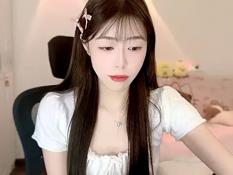 Onecutelittle online show from October 26, 2025, 3:23 pm