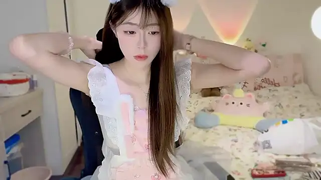 Onecutelittle online show from November 14, 2025, 5:44 am