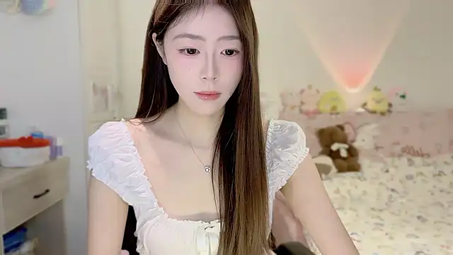 Onecutelittle online show from November 18, 2025, 6:39 am