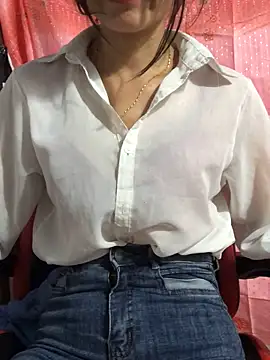 Snapshot of Kylie_beem chatting on November 5, 2025, 7:33 am Kylie beem online show from November 5, 2025, 7:33 am