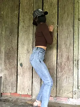 Snapshot of Kylie_beem chatting on November 12, 2025, 1:32 am Kylie beem online show from November 12, 2025, 1:32 am