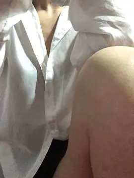 Snapshot of Kylie_beem chatting on December 4, 2025, 12:20 am Kylie beem online show from December 4, 2025, 12:20 am