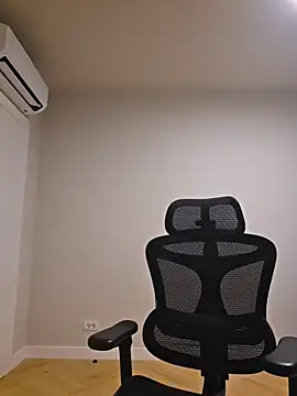 MiaRides19 online show from April 7, 2026, 8:21 pm