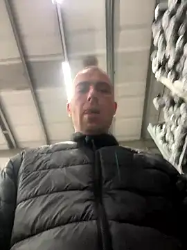 Snapshot of Rotteei1 chatting on November 7, 2025, 8:19 am Rotteei1 online show from November 7, 2025, 8:19 am