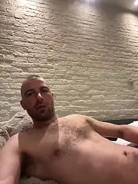 Snapshot of Rotteei1 chatting on November 15, 2025, 7:12 am Rotteei1 online show from November 15, 2025, 7:12 am