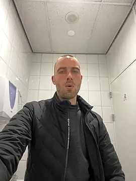 Snapshot of Rotteei1 chatting on December 3, 2025, 1:10 pm Rotteei1 online show from December 3, 2025, 1:10 pm