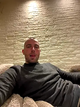 Snapshot of Rotteei1 chatting on December 2, 2025, 4:41 pm Rotteei1 online show from December 2, 2025, 4:41 pm