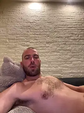 Snapshot of Rotteei1 chatting on November 2, 2025, 7:24 am Rotteei1 online show from November 2, 2025, 7:24 am