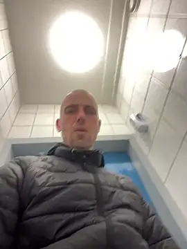 Snapshot of Rotteei1 chatting on November 10, 2025, 2:44 pm Rotteei1 online show from November 10, 2025, 2:44 pm