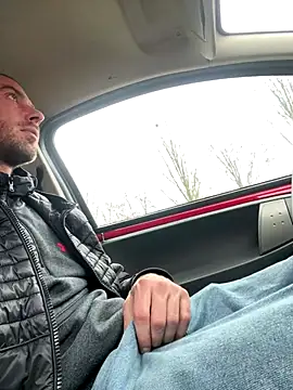 Snapshot of Rotteei1 chatting on December 5, 2025, 2:04 pm Rotteei1 online show from December 5, 2025, 2:04 pm