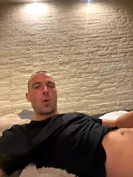 Snapshot of Rotteei1 chatting on November 6, 2025, 7:07 pm Rotteei1 online show from November 6, 2025, 7:07 pm