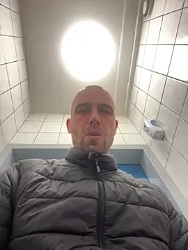 Snapshot of Rotteei1 chatting on October 31, 2025, 10:01 am Rotteei1 online show from October 31, 2025, 10:01 am