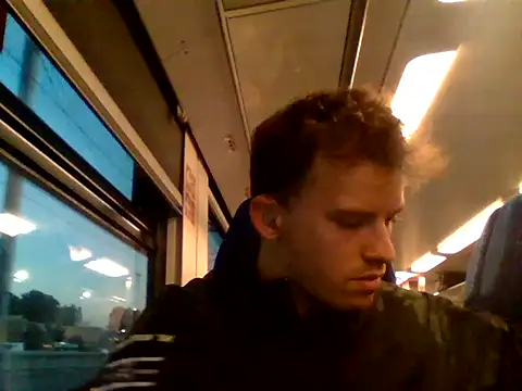 Snapshot of oraharoncohen chatting on December 17, 2025, 2:55 pm oraharoncohen online show from December 17, 2025, 2:55 pm